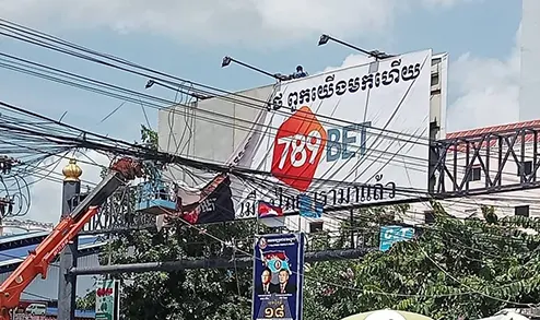 Municipal Authorities Remove Online Gambling Billboards in Poipet Following Public Outcry